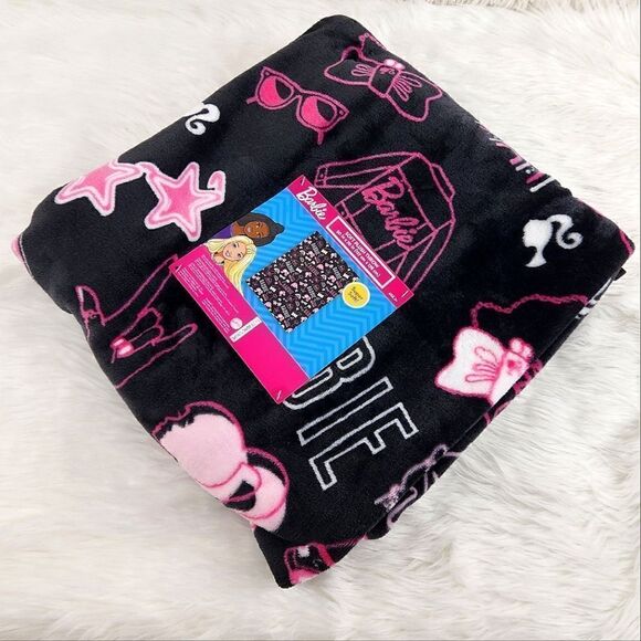 {Barbie} Plush Throw Blanket - Picture 6 of 7